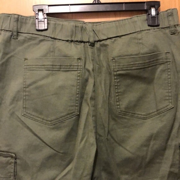 Fashion nova tunnel vision cropped jeans olive green size XL - Picture 3 of 9